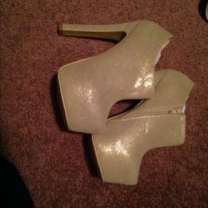 Beige heels