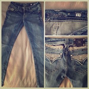 Miss Me jeans. Rhinestone back pockets. Size 27