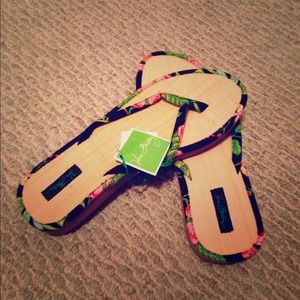 Vera Bradley flip flops