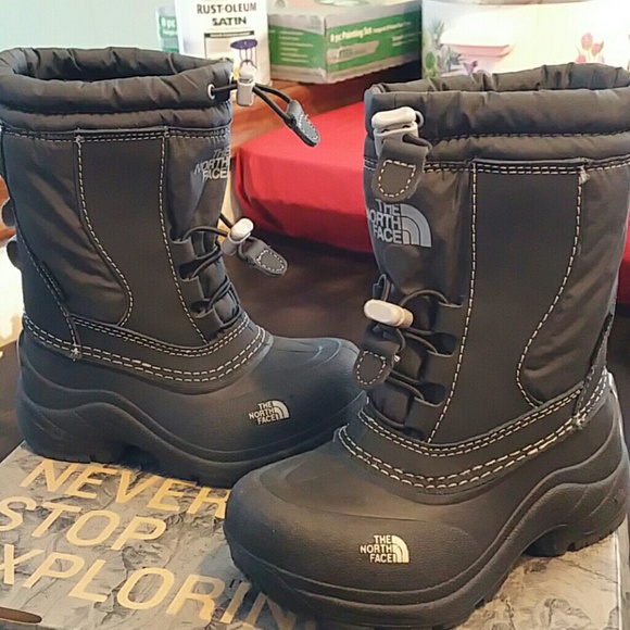 North Face boys sz 10 snowboots !!!REDUCED!!!