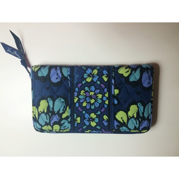 Vera Bradley accordion wallet in indigo pop