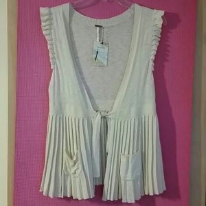 Free People pleated sweater vest in Natural