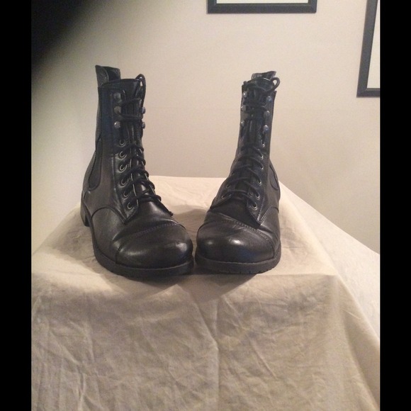 Combat boots