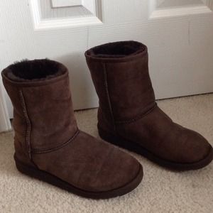 Size 7 Brown Classic Uggs