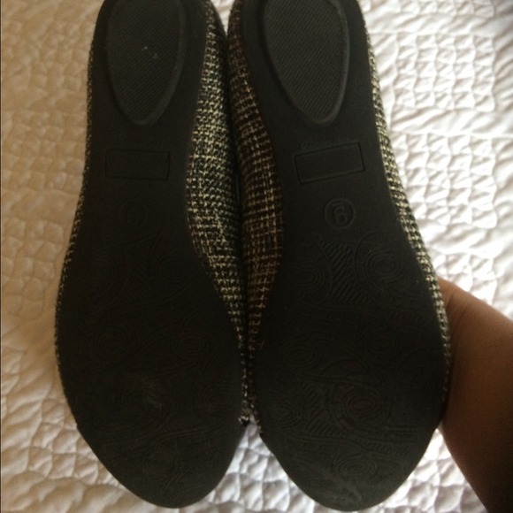 3/$10 item black and white flats. - Picture 3 of 3