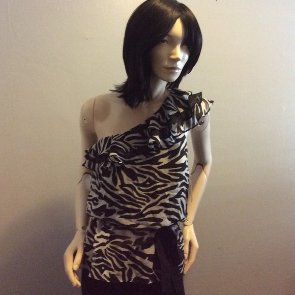 Rampage black/white ruffle top