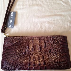 NWT Brahmin wristlet
