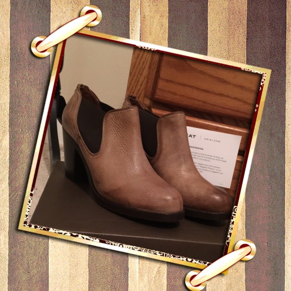 NWT Ariat leather boots. SZ 7 1/2B - Picture 1 of 4