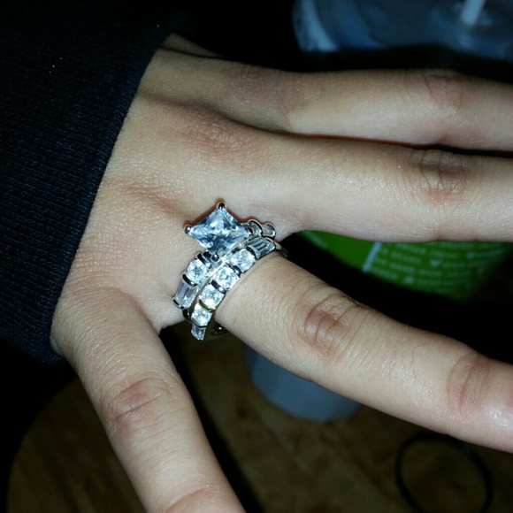 2 piece engagement ring - Picture 2 of 4