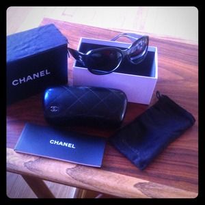 Chic & Classy Black CHANEL Sunglasses!!
