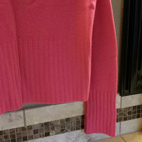 Bright pink cashmere sweater - Picture 2 of 2