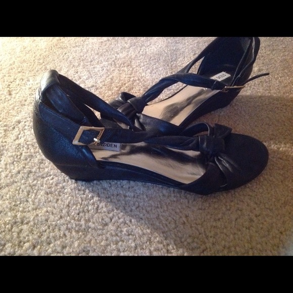 Black leather Steve Madden Wedge Sandals. Size 9.5