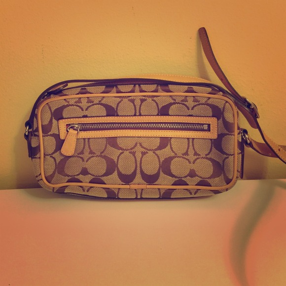 Coach small signature shoulder bag