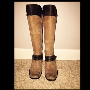 Born camel colored leather boots! Size 6