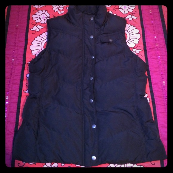 Black puffy vest