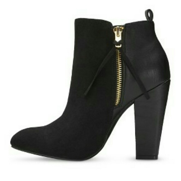 Woman's Avie Ankle Boots