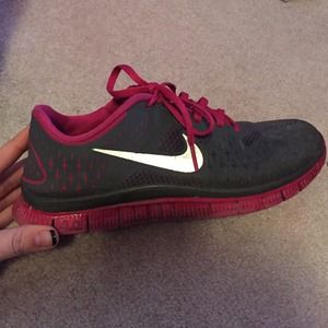 Nike free runs 4.0 & Nike slides