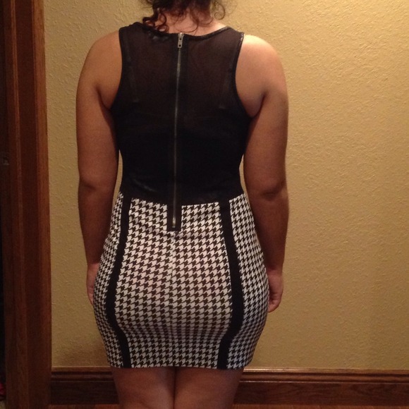 Spandex Black and White Dress - Picture 2 of 2