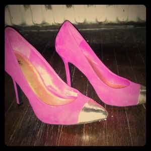Gold Pointed Toe Pink Pumps