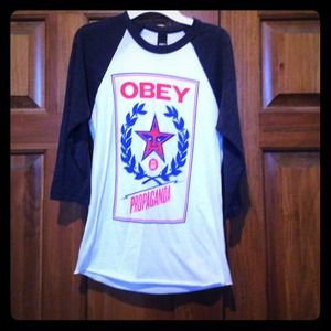 Obey small shirt