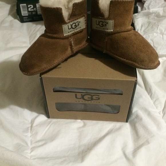💯 authentic ugg baby booties