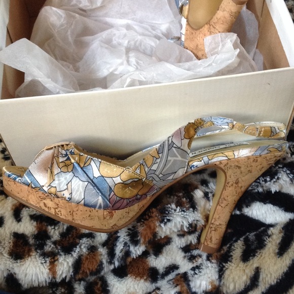 Beautiful Steve Madden Heels. Size 7 - Picture 3 of 4
