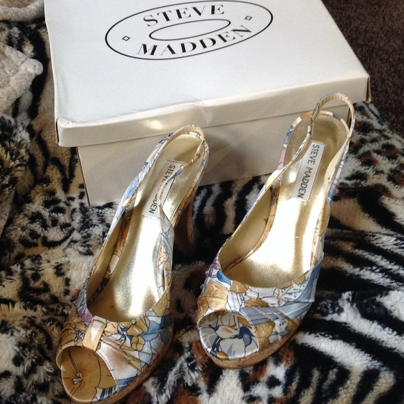 Beautiful Steve Madden Heels. Size 7 - Picture 4 of 4