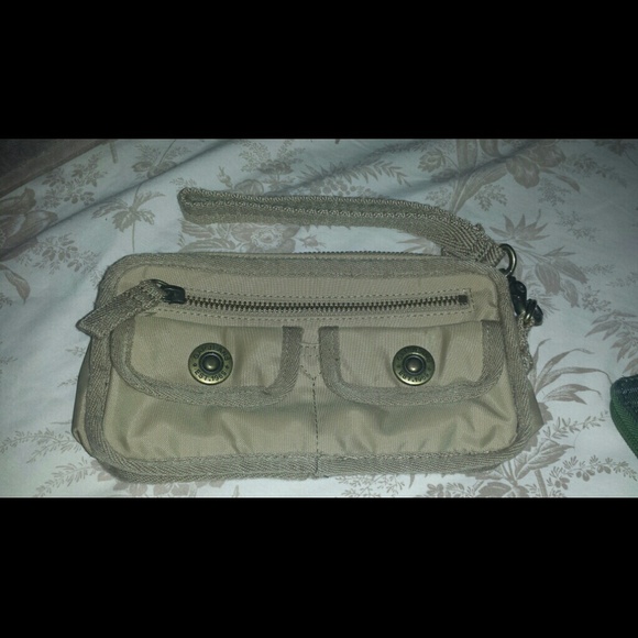Gap wristlet