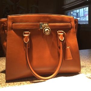 MichaelKors Hamilton Traveler Large LeatherSatchel