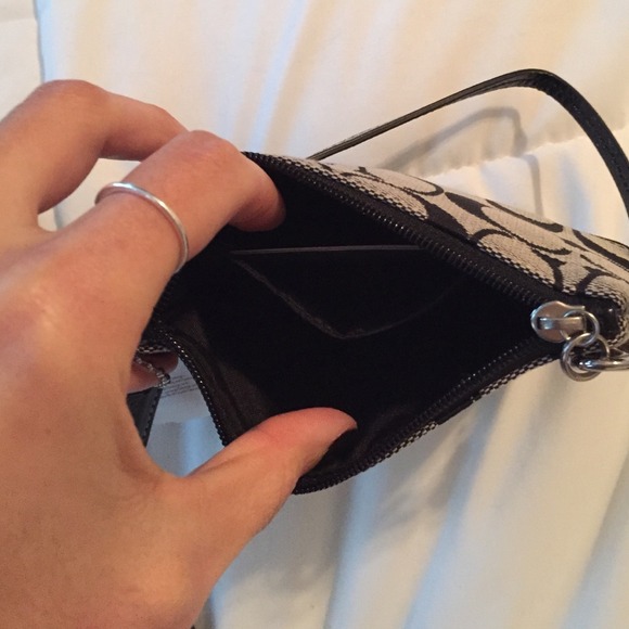 FINAL PRICE bnwt authentic coach wristlet - Picture 2 of 2