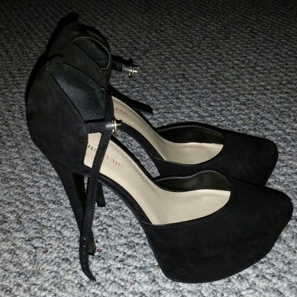 Solid black heels - Picture 1 of 3