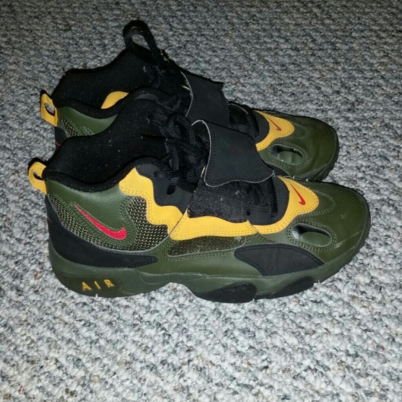 Deon Sanders - Picture 3 of 3