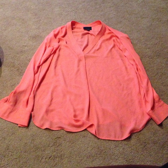 SOLD! Women's coral top - Picture 1 of 1