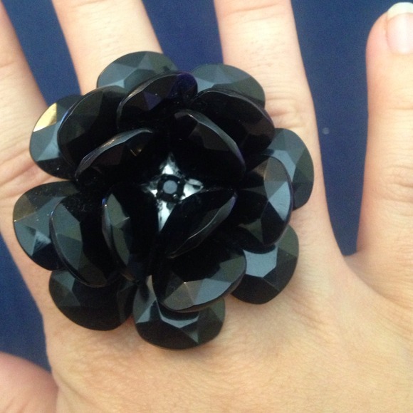 Flower ring - Picture 3 of 3
