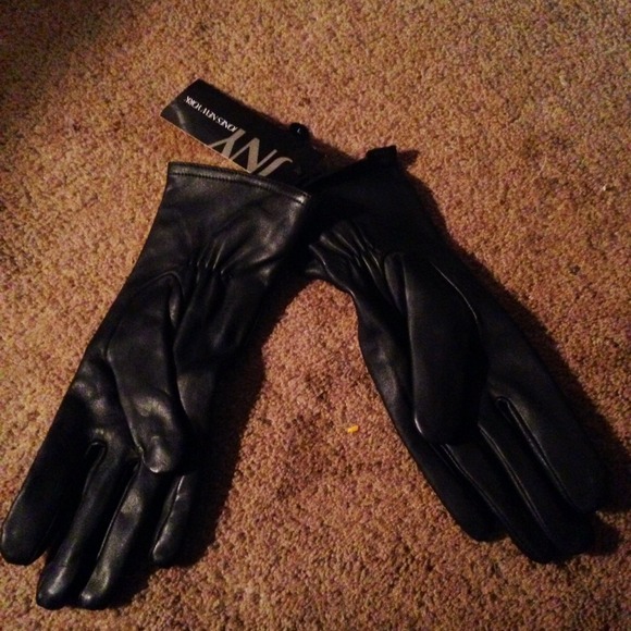Leather gloves