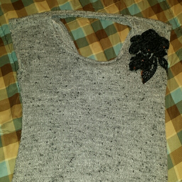 Gray knitted top with black sequin floral