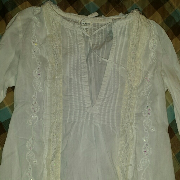 White lace and crochet linen top