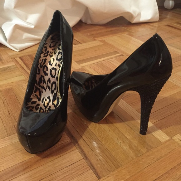 Patent Leather Black Pumps 👠 - Picture 1 of 4