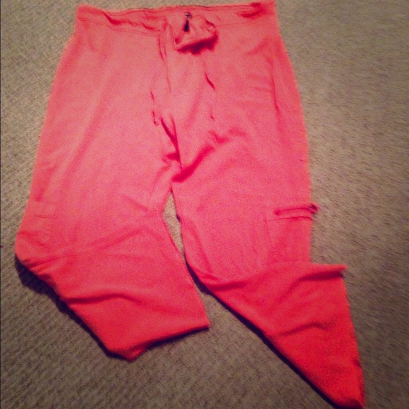 Gap cargo style capris
