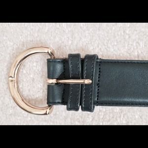37" Forest Green Leather Coach Belt. Like new!