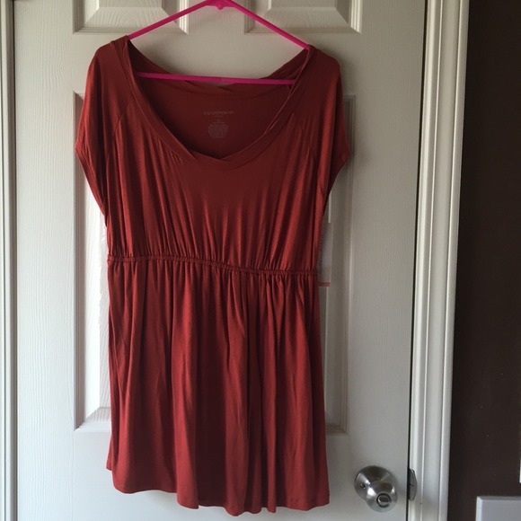 Maternity top.