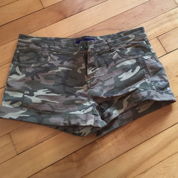 Pants - Camo Shorts