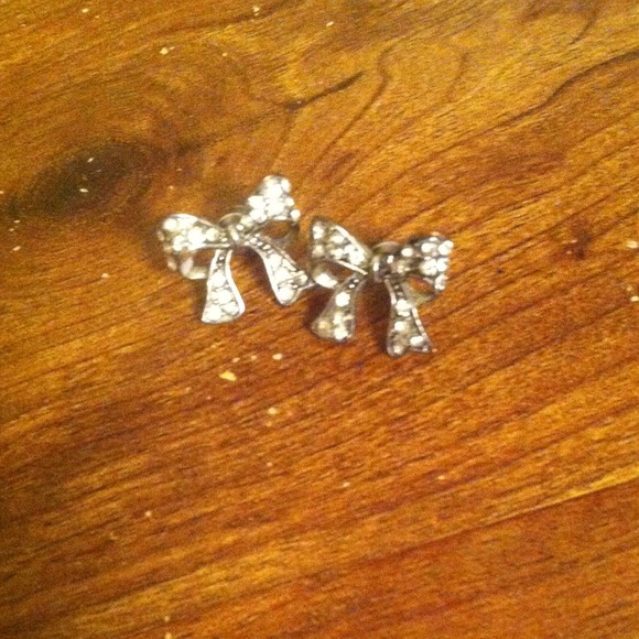 Diamond bow earrings