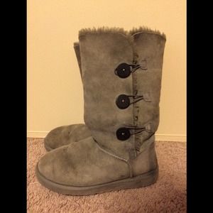 Authentic grey bailey triple button uggs
