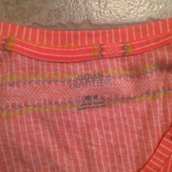 Urban outfitter tee - Picture 2 of 2