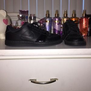 BRAND NEW all black nikes