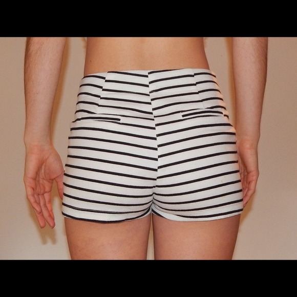 B&W striped high-waisted shorts - Picture 2 of 4