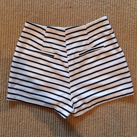 B&W striped high-waisted shorts - Picture 4 of 4