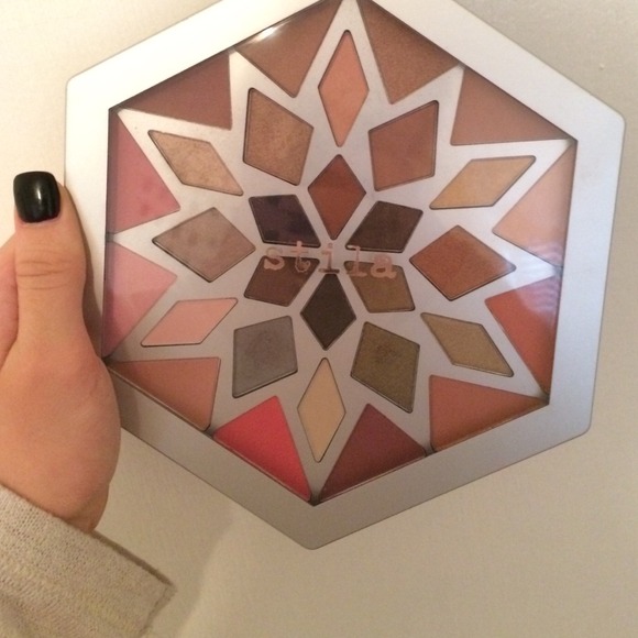 STILA RARE SNOW ANGELS PALLETE FOR EYES + CHEEKS