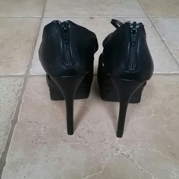 Black Heels - Picture 3 of 4